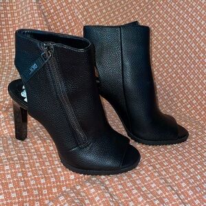 DKNY Peep Toe Side Zip Black High Heel size 9